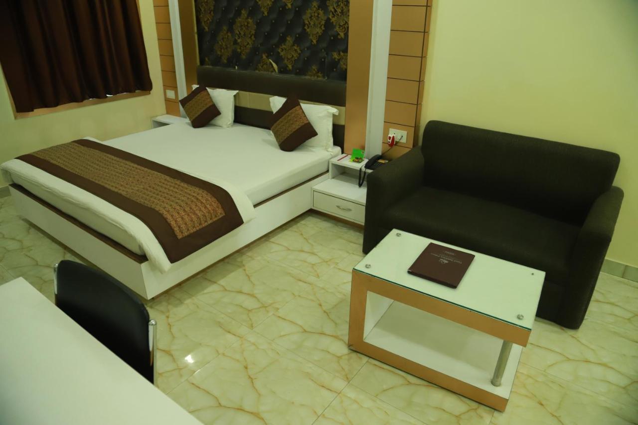 Hotel Sukhdeo Palace Гая Экстерьер фото
