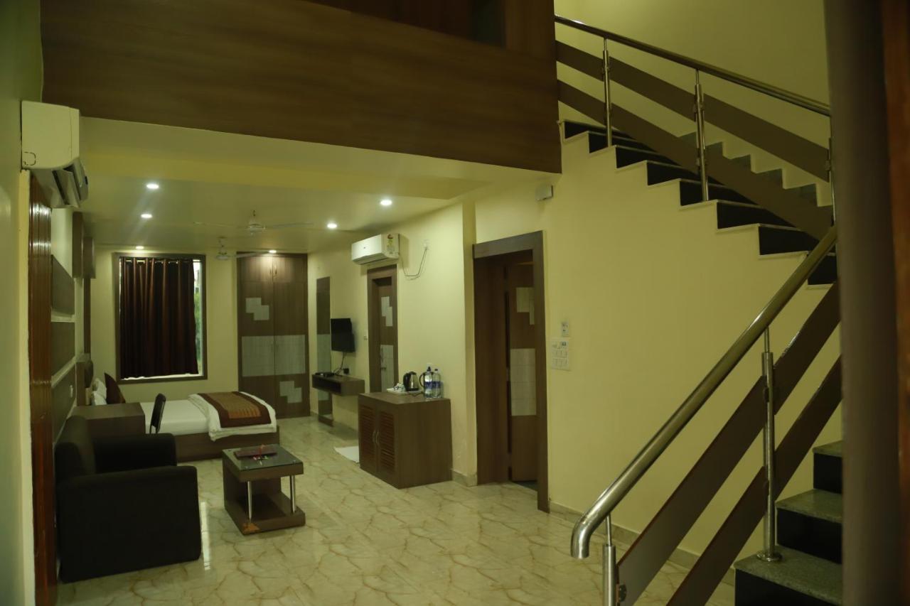 Hotel Sukhdeo Palace Гая Экстерьер фото