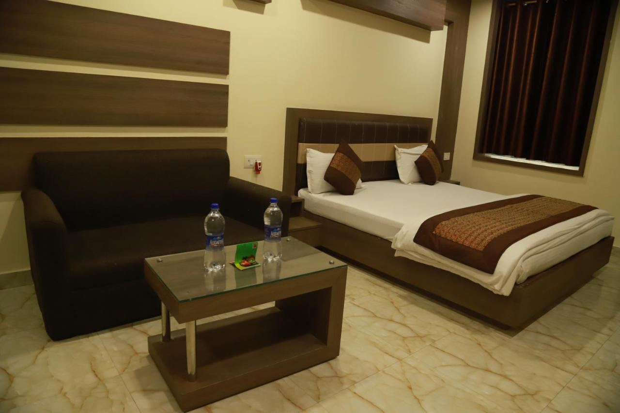 Hotel Sukhdeo Palace Гая Экстерьер фото